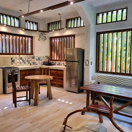 Omega Tours Eco-Jungle Lodge La Ceiba Exteriör bild
